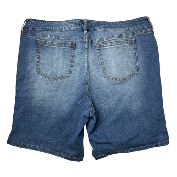 Torrid Jean Shorts Women’s Size 22 Denim Stretch Distressed Medium Wash - Picture 4 of 8